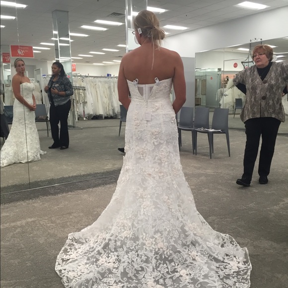 Wedding Dress - Picture 6 of 8